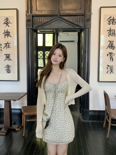 Please go to Daxihao 243D sun protection cardigan jacket + suspender dress for women to get the first model with real shots and real prices.