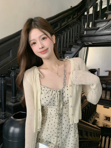 Please go to Daxihao 243D sun protection cardigan jacket + suspender dress for women to get the first model with real shots and real prices.