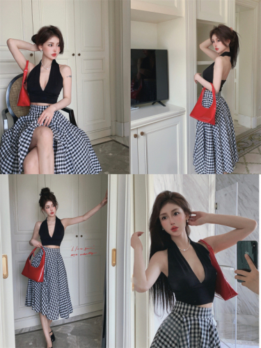 ~Hangneck deep V vest, versatile sleeveless hot girl top + retro Hong Kong style high-waisted plaid skirt