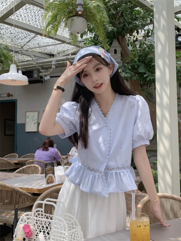 Actual shot and real price~Summer French sweet lace V-neck top small design niche puff sleeve shirt