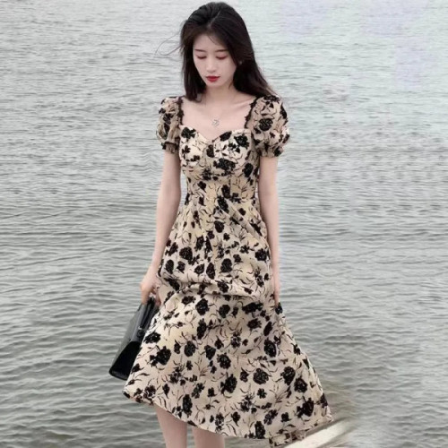 French Hepburn style dry floral dress for women with pear-shaped body, temperament and slim long skirt