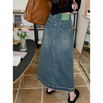 Retro raw edge denim skirt for women in spring and summer plus size fat mm high waist covering the crotch and showing a slim pear-shaped figure A-line half-length skirt