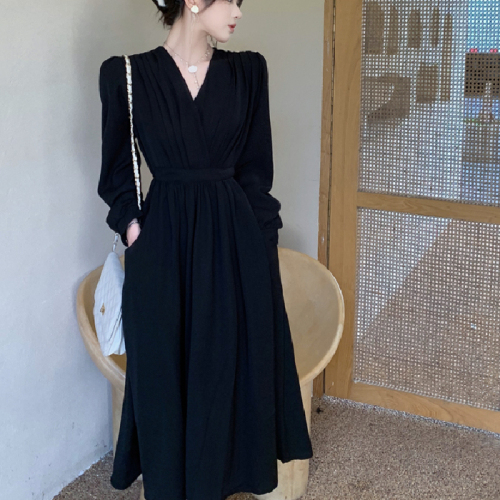 Spring and Autumn New French Retro Hepburn Style V-neck Waist Slimming Dress