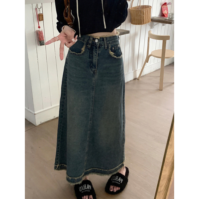 Retro raw edge denim skirt for women in spring and summer plus size fat mm high waist covering the crotch and showing a slim pear-shaped figure A-line half-length skirt