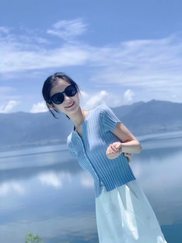 Summer new style V-neck slim fit casual navel-baring short-sleeved slim ins blue ice silk air-conditioned knitted T-shirt top for women