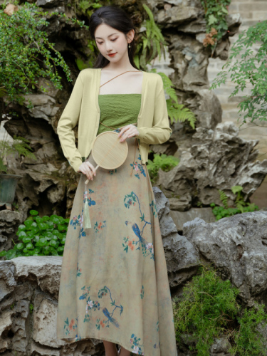 Queqiaobian new Chinese style retro suspender dress with green cardigan two-piece suit