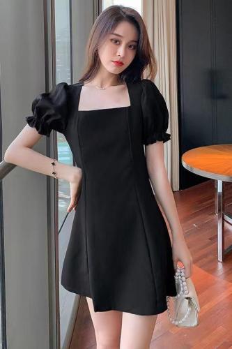 French Hepburn style dress for women 2024 summer new style temperament waist slimming sexy puff sleeve A-line skirt