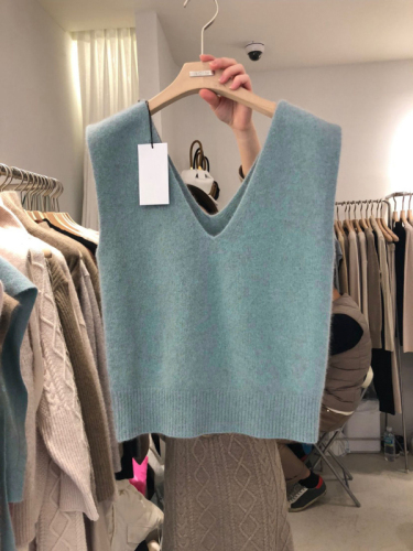 South Korea's Dongdaemun new spring simple loose slim double V-neck cashmere knitted sweater vest vest for women
