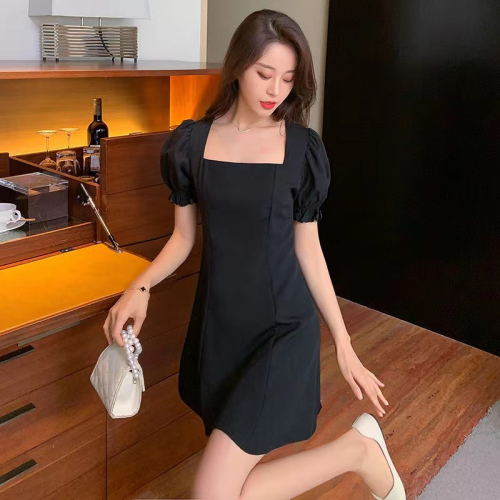 French Hepburn style dress for women 2024 summer new style temperament waist slimming sexy puff sleeve A-line skirt