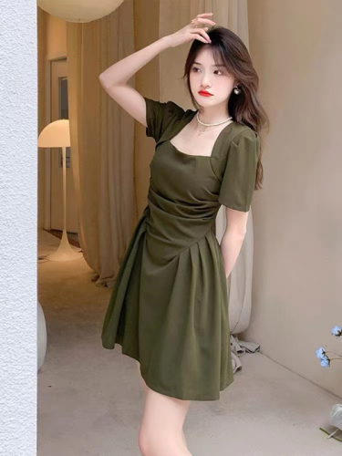 Square neck pleated short-sleeved dress 2024 new summer style slim fit for small people with Hepburn style A-line little black skirt