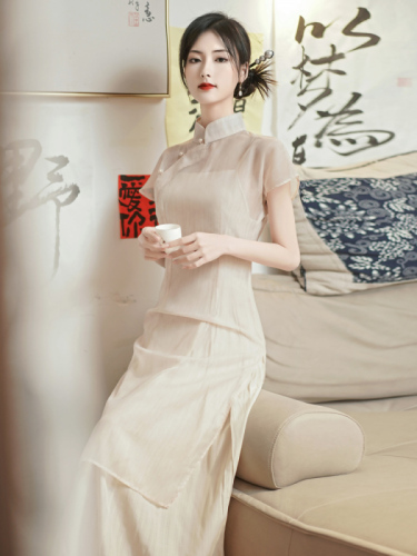 Actual shot of the new Chinese-style improved version of the cheongsam suit for women in summer, a cool dress with straps and a blouse, two-piece set