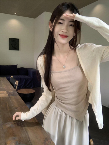 Real shot and real price Jiangnan misty rain design Zen style cardigan suspender three-piece set for women