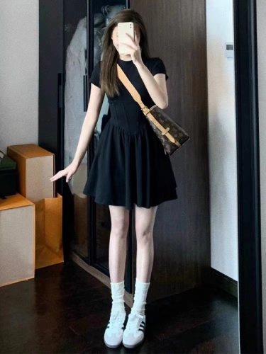 French Hepburn style black dress for women summer 2024 new high-end small slim waist short skirt