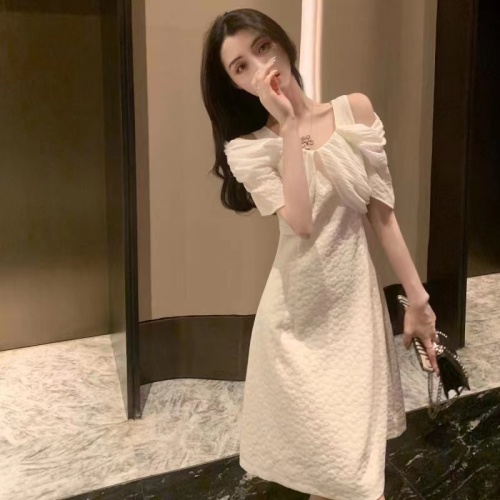 Xiaoxiangfeng dress 2024 summer new style women's high-end and elegant off-shoulder skirt