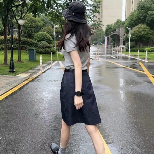 Summer clothes are matched with a complete set of 2024 new breast-style outfits. Internet celebrity age-reducing tops dopamine skirt suit for women