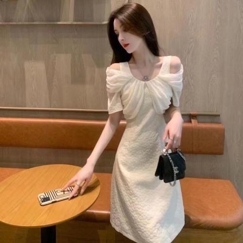 Xiaoxiangfeng dress 2024 summer new style women's high-end and elegant off-shoulder skirt