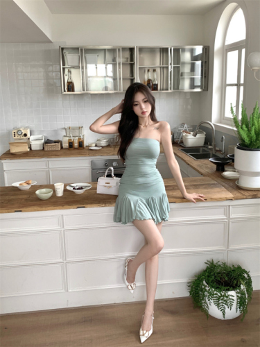 Real shot and real price hot girl style sexy tube top pleated elastic slim dress feminine slimming butt-covering short skirt