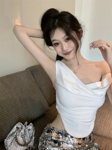 Design niche off-shoulder sexy T-shirt for women in summer hot girl pure lust style camisole one-shoulder top for women