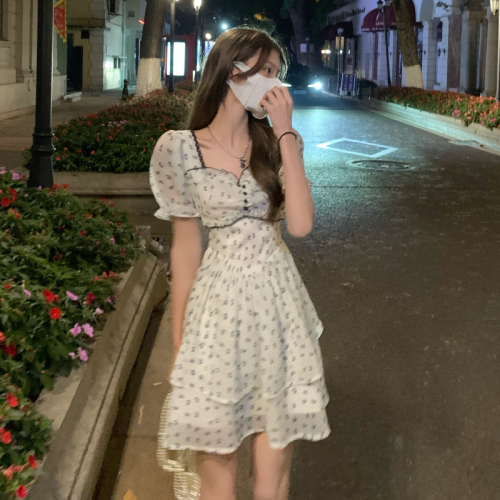 Leaky back bow dress for women in summer for petite French sweet and spicy style waist-revealing floral skirt with niche design