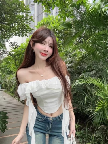 Xia Chunyu white one-shoulder satin patchwork shirt women's short slim fit off-shoulder niche chic top