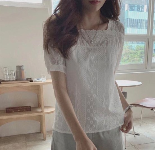 French niche exposed clavicle square collar lace shirt women's summer new Japanese sweet and age-reducing fresh embroidered top
