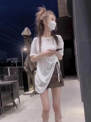 Short-sleeved T-shirt for women in summer 2024 new style slit ice silk loose design niche western style age-reducing sun protection top