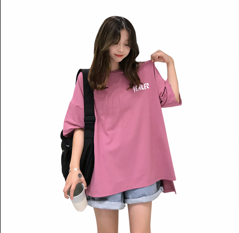 Short-sleeved T-shirts with big fashion edition in Hong Kong are easy to wear. They are full of funerals. They are too lazy to wear clothes.