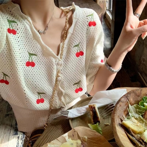 Xiao Xiangfeng Socialite Cherry Embroidery Sweater Women's French High Waist Short V-neck Puff Sleeve Cardigan Chic Top