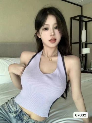 2024 summer Korean style girly fashionable halterneck V-neck color-blocked suspenders and navel-baring versatile tops are trendy