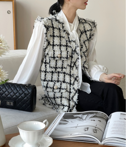 Korean-style Western-style age-reducing autumn and winter sleeveless waistcoat with tassels and versatile vest for women to wear outside.