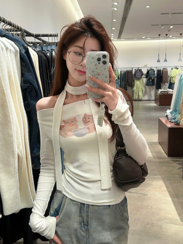 Actual shot ~ one-shoulder top, off-shoulder, sweet and spicy, slim fit, early spring design, bottoming long-sleeved T-shirt