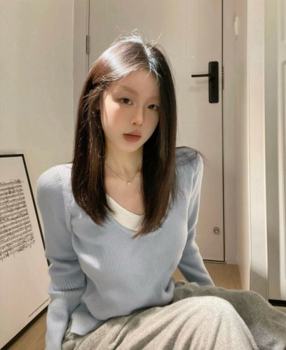 Women's blue V-neck long-sleeved knitted top, thin spring inner layer base shirt, early spring sweater knitted top