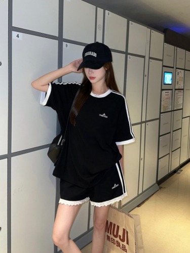 Actual shot~ Fashionable design Korean style loose contrast striped cotton T-shirt lace shorts suit