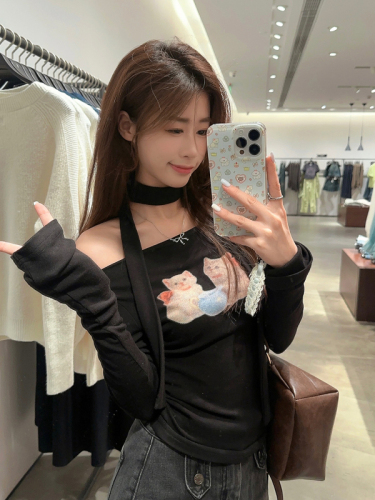 Actual shot ~ one-shoulder top, off-shoulder, sweet and spicy, slim fit, early spring design, bottoming long-sleeved T-shirt