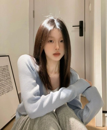 Women's blue V-neck long-sleeved knitted top, thin spring inner layer base shirt, early spring sweater knitted top