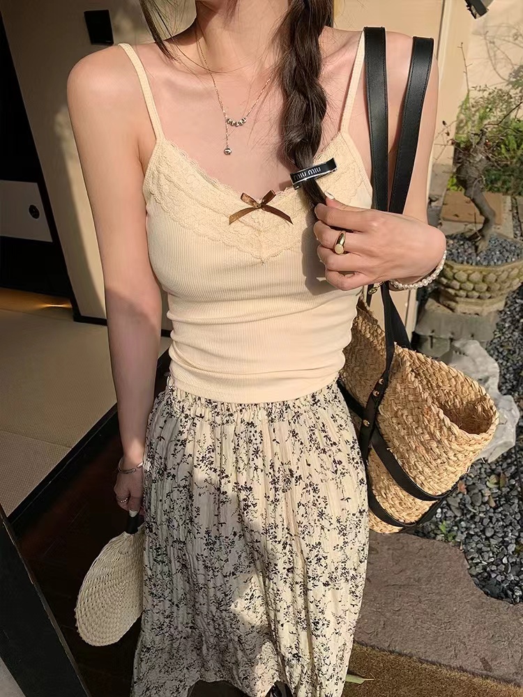 A7seven 拼接蕾絲小吊帶女夏可穿修身親膚內搭打底美背上衣