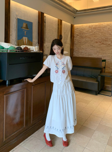 Actual shot~ White shirt suit summer new style embroidered shirt and skirt two-piece set with earrings