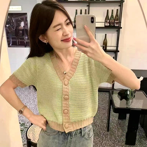 2024 new summer style small fragrance V-neck design niche slimming short knitted sweater cardigan top for women