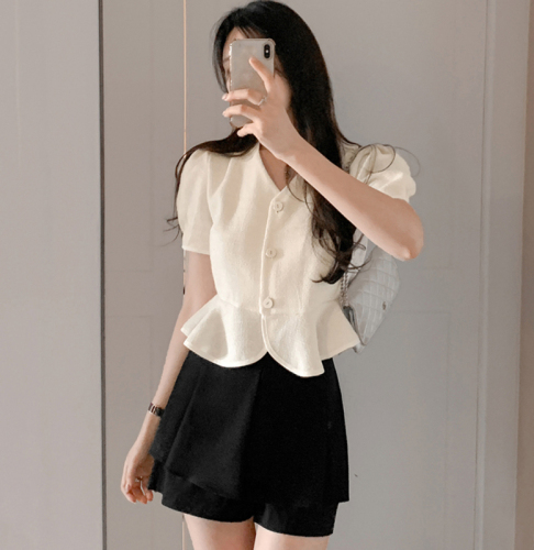 Korean chic summer age-reducing retro niche design temperament versatile fishtail short style small fragrance jacket for women