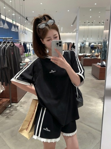 Actual shot~ Fashionable design Korean style loose contrast striped cotton T-shirt lace shorts suit