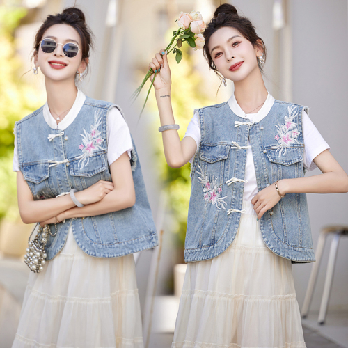 2024 Spring New Sleeveless Denim Vest New Chinese Style Waistcoat Vest Jacket Women's Embroidered Top