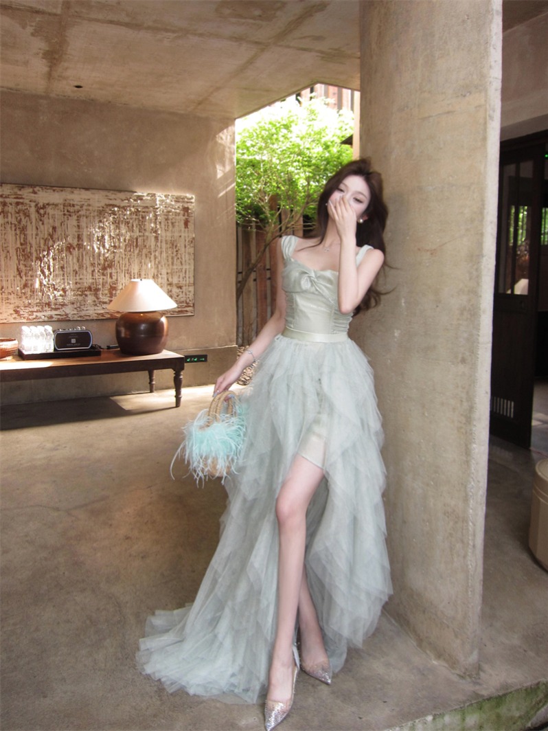 Women's stylish, elegant, and figure-flattering adjustable waist mesh strap detachable dress