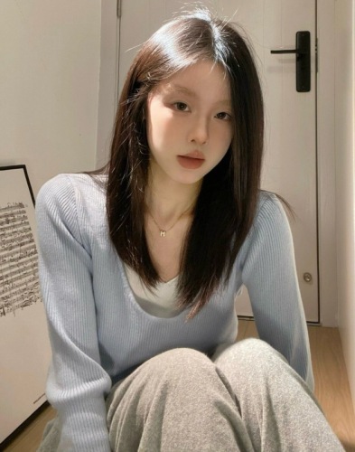 Women's blue V-neck long-sleeved knitted top, thin spring inner layer base shirt, early spring sweater knitted top