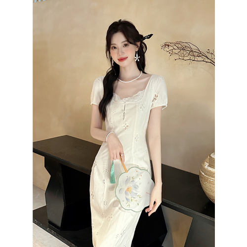 Real shot 2024 summer new style French elegant square collar solid color skirt heavy embroidery short-sleeved dress