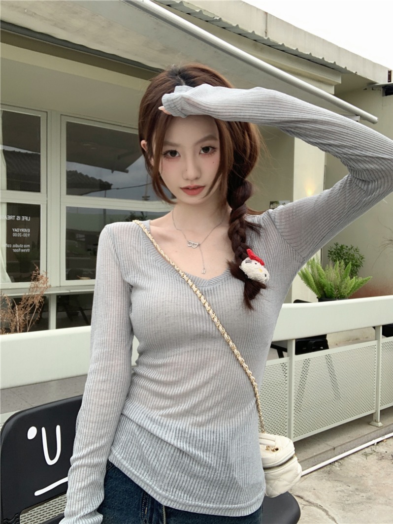 Real shot of V-neck thin sexy knitted base shirt for women in summer niche slightly transparent sunscreen top