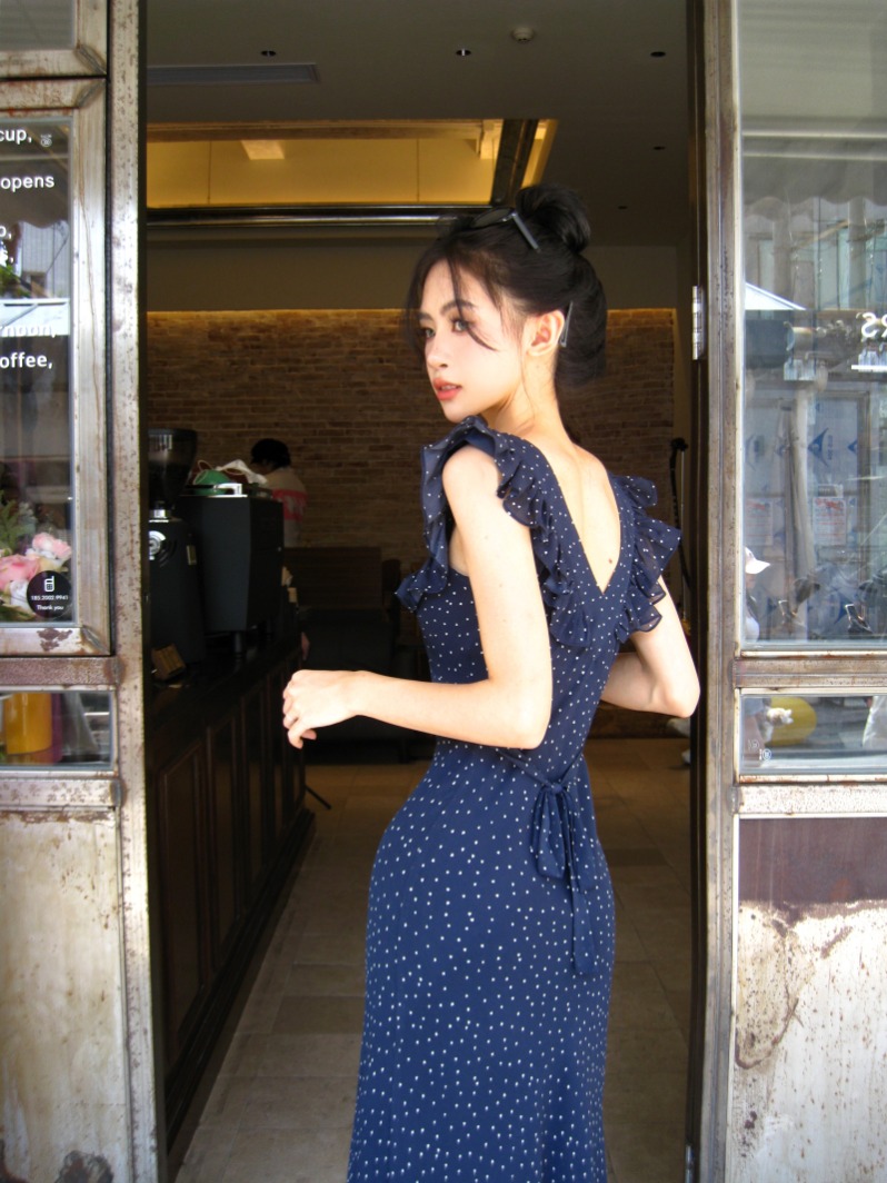 Actual shot of new ruffled short-sleeved dress, feminine backless polka-dot mid-length skirt