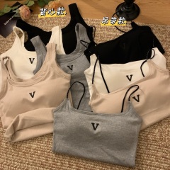 Actual shot and real price. Hot girl's sexy pure lust camisole with breast pads and beautiful back. Slim-fitting short style with inner top and outer wear.