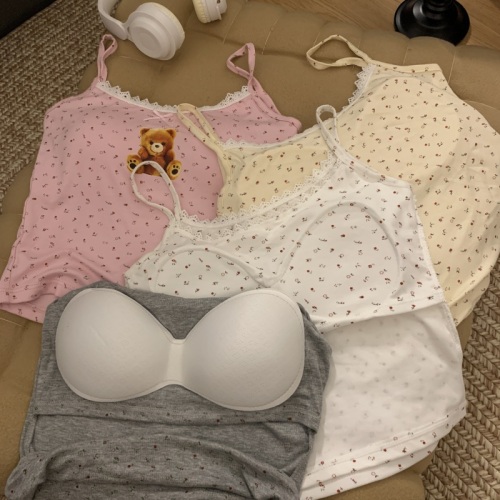 Actual shots and real prices for the new summer lace bear camisole, a versatile bottoming shirt with a chest pad and a sleeveless top inside