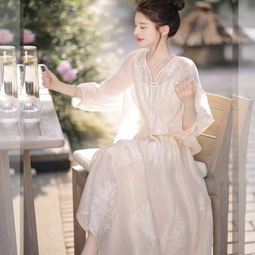 新中式国风套装女夏季2024新款高级感气质刺绣上衣半身裙子两件套