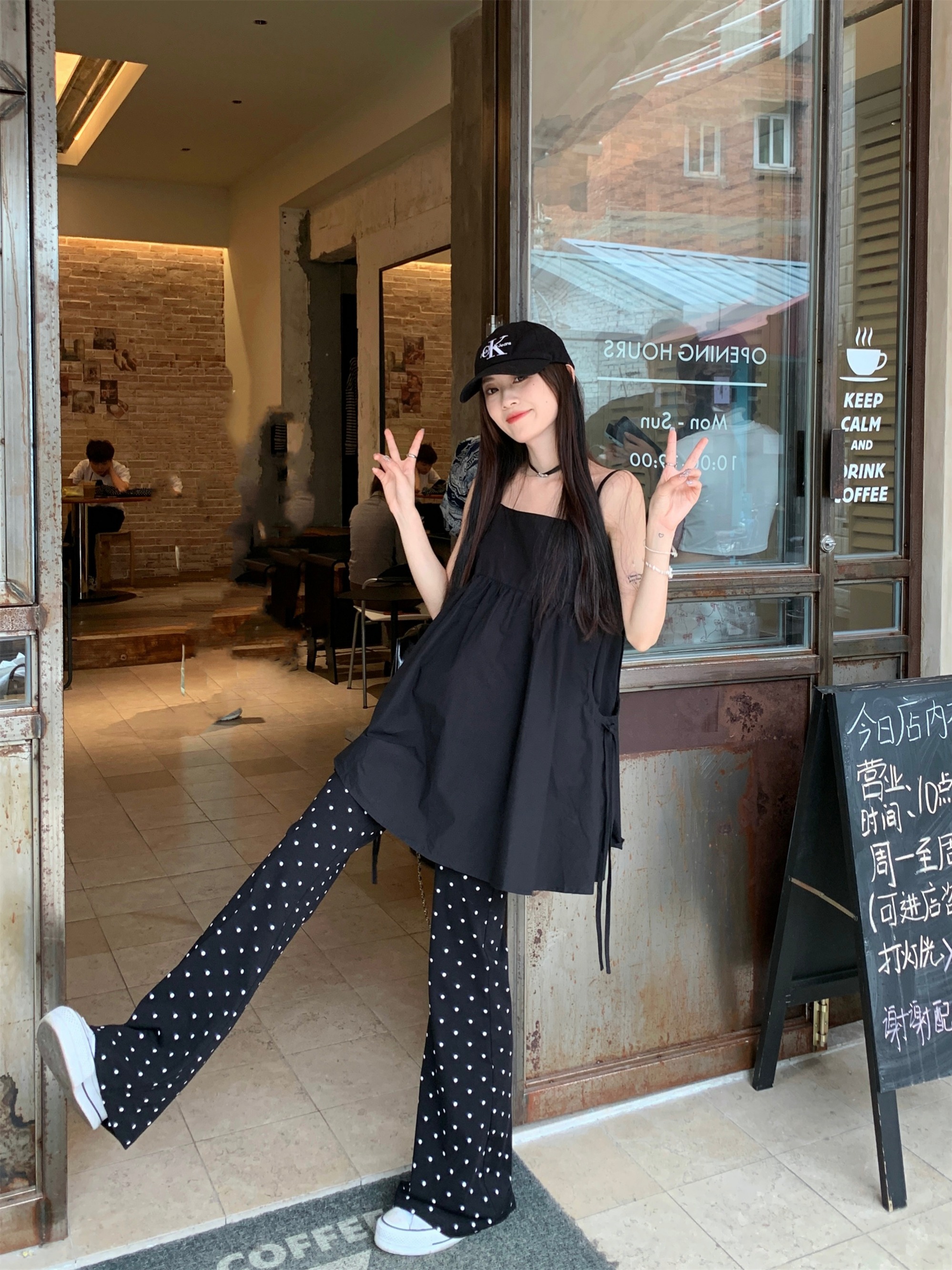 Actual shot~Versatile slimming suspender shirt + bootcut polka dot pants